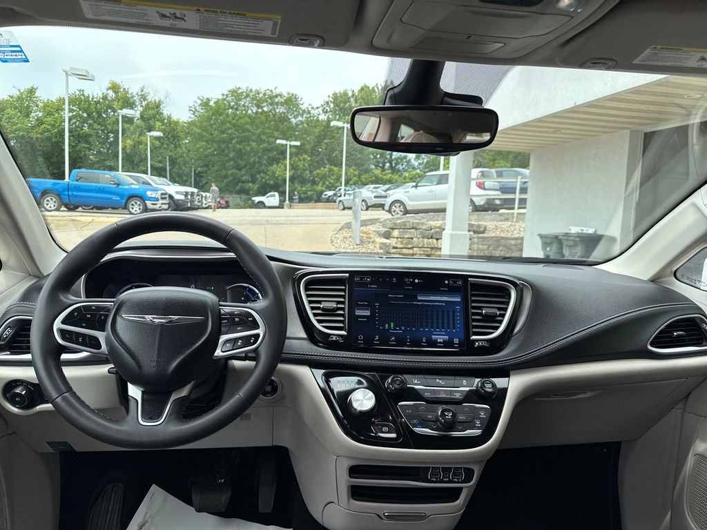 2024 Chrysler Pacifica Hybrid Select