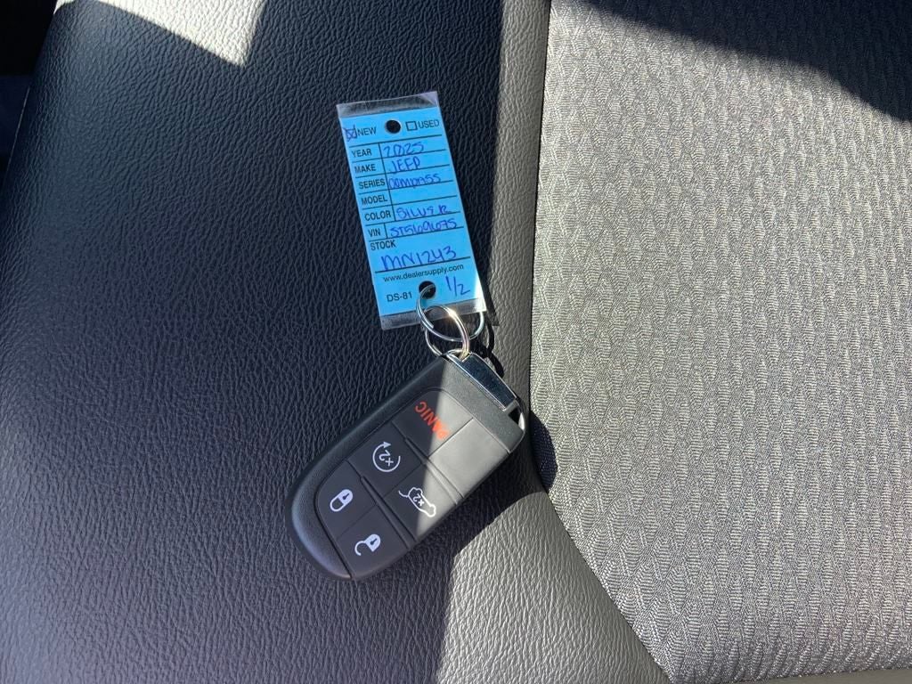 2025 Jeep Compass COMPASS LATITUDE 4X4