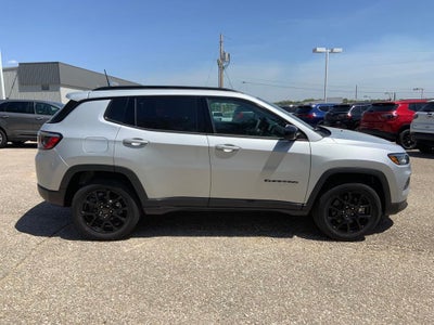 2025 Jeep Compass COMPASS LATITUDE 4X4