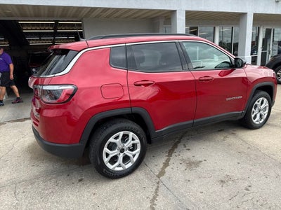 2025 Jeep Compass COMPASS LATITUDE 4X4