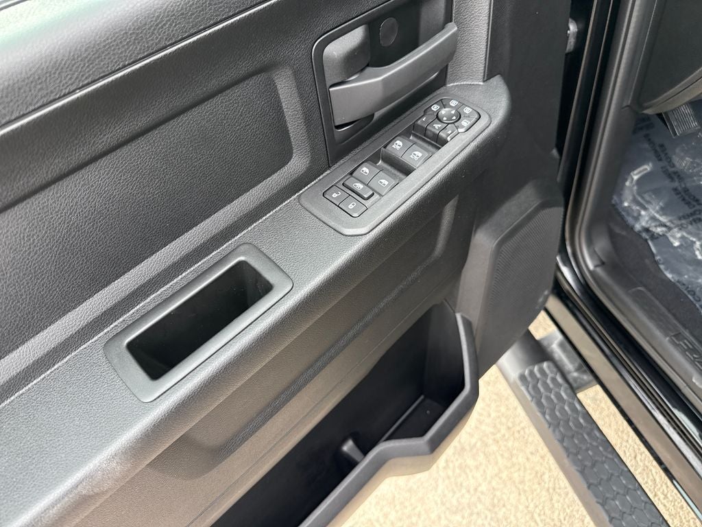 2026 RAM Ram 2500 RAM 2500 BLACK EXPRESS CREW CAB 4X4 6'4' BOX