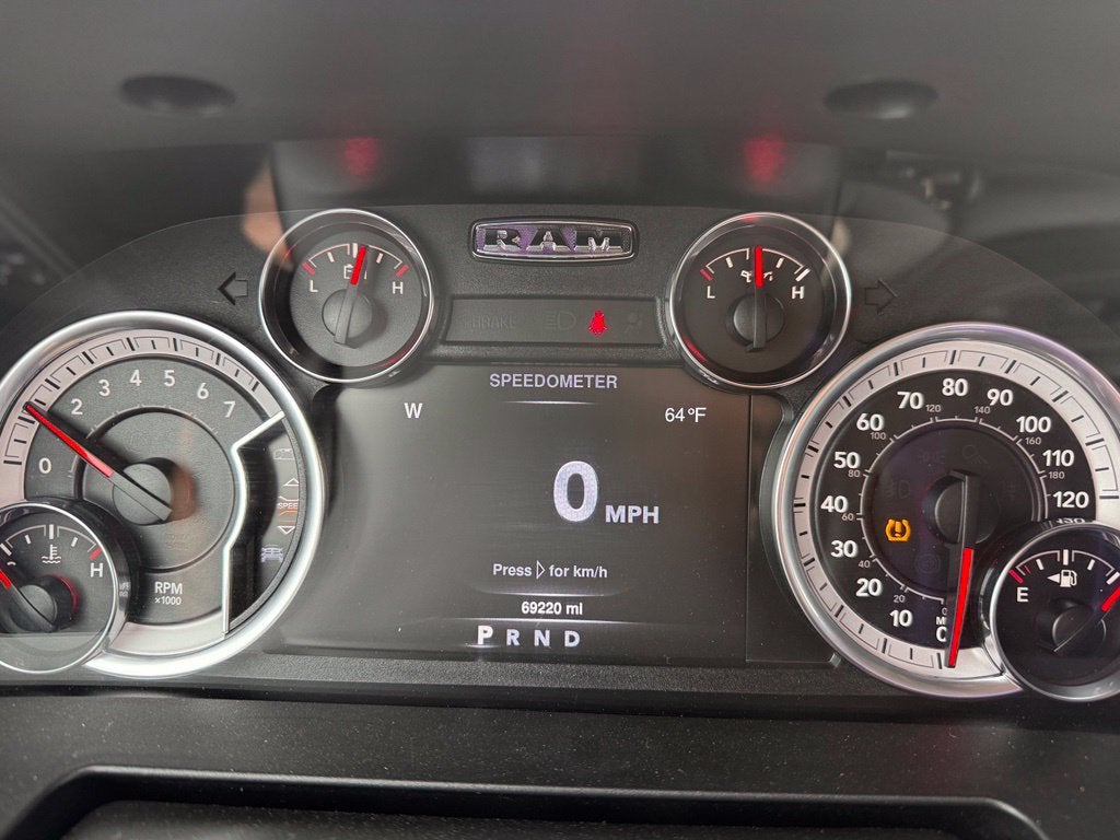 2022 RAM 1500 Classic SLT Crew Cab 4x4 5'7' Box