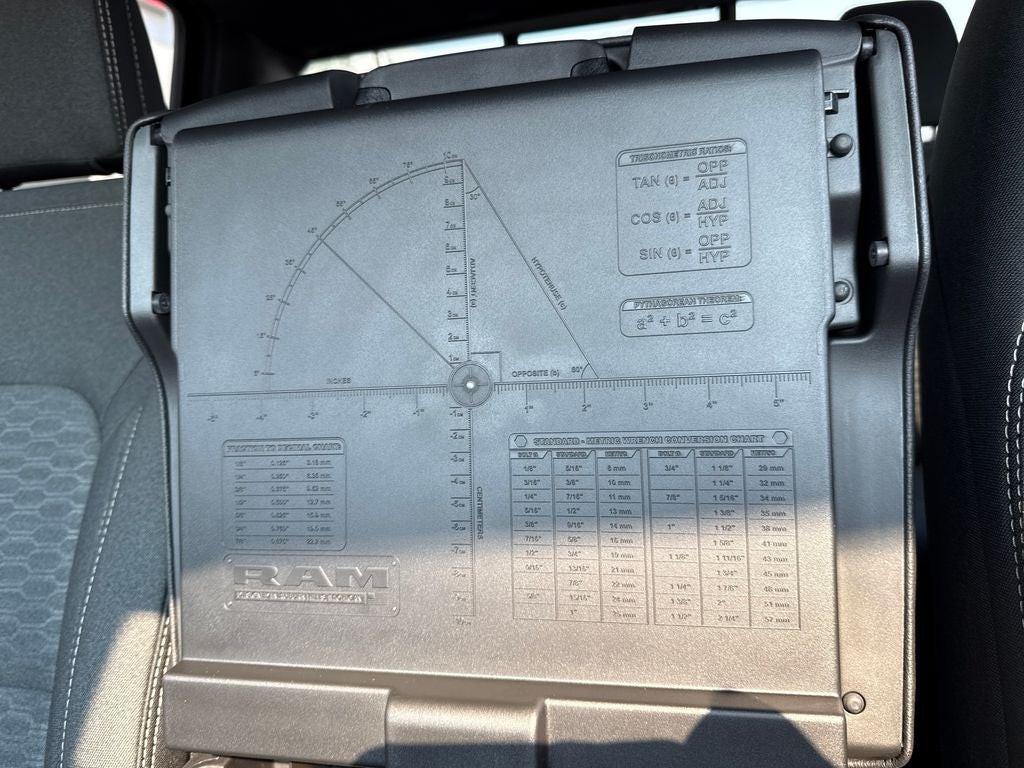 2026 RAM 1500 RAM 1500 EXPRESS CREW CAB 4X4 5'7' BOX