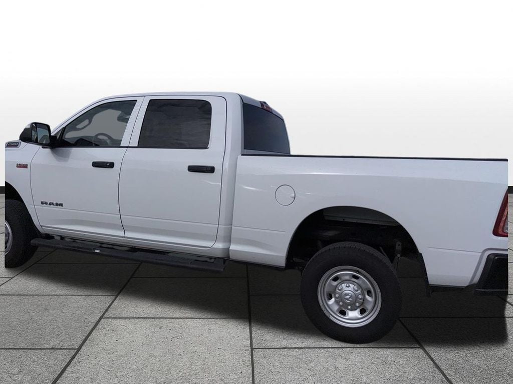 2022 RAM 2500 Tradesman Crew Cab 4x4 6'4' Box