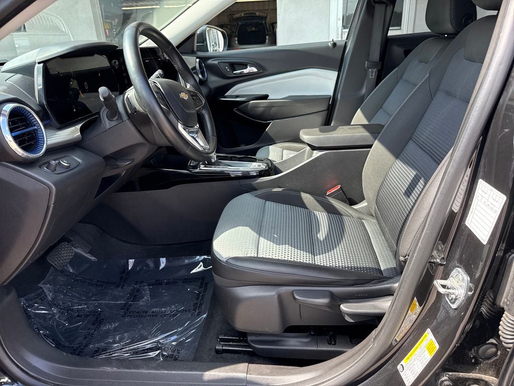 2025 Chevrolet Trax FWD LT