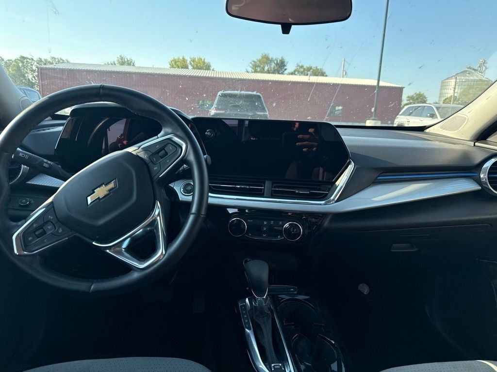 2025 Chevrolet Trax FWD LT