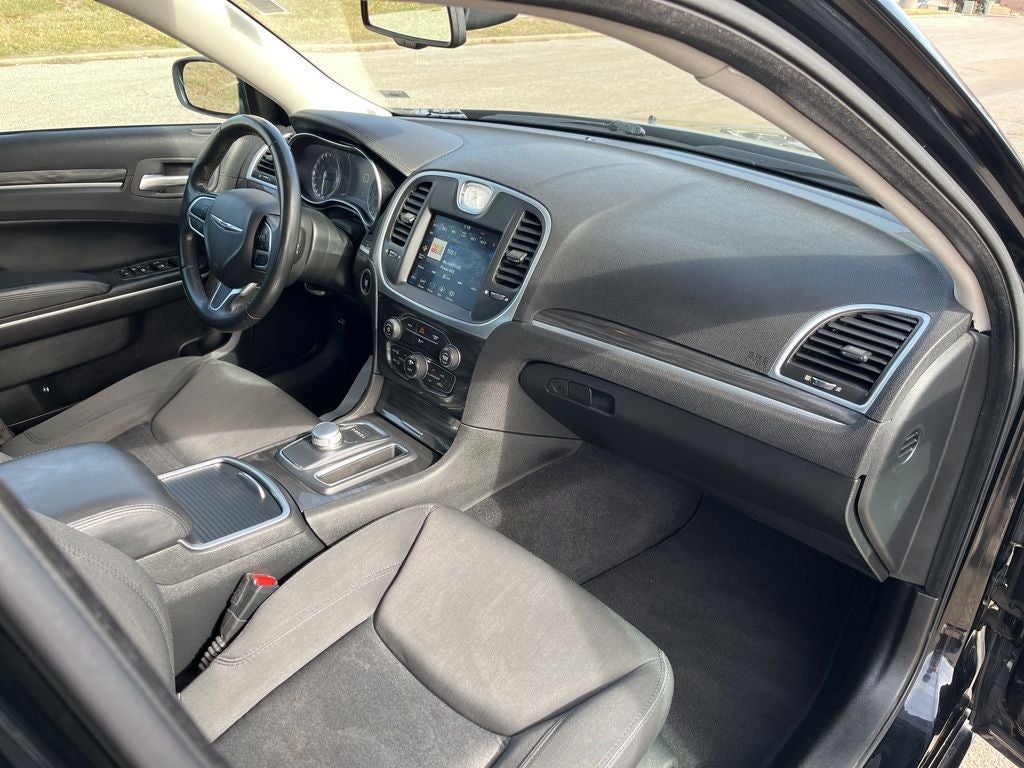 2020 Chrysler 300 Touring