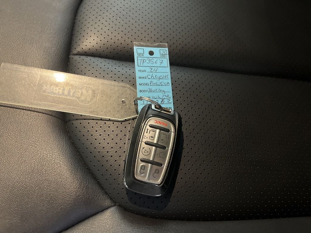 2024 Chrysler Pacifica Touring L