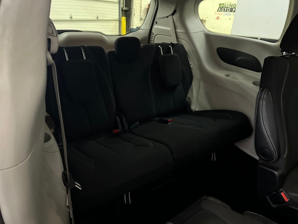 2024 Chrysler Voyager LX