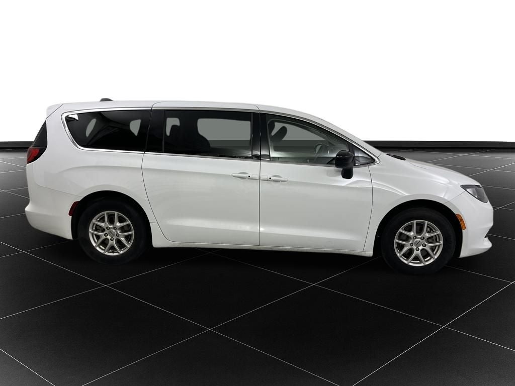 2024 Chrysler Voyager LX