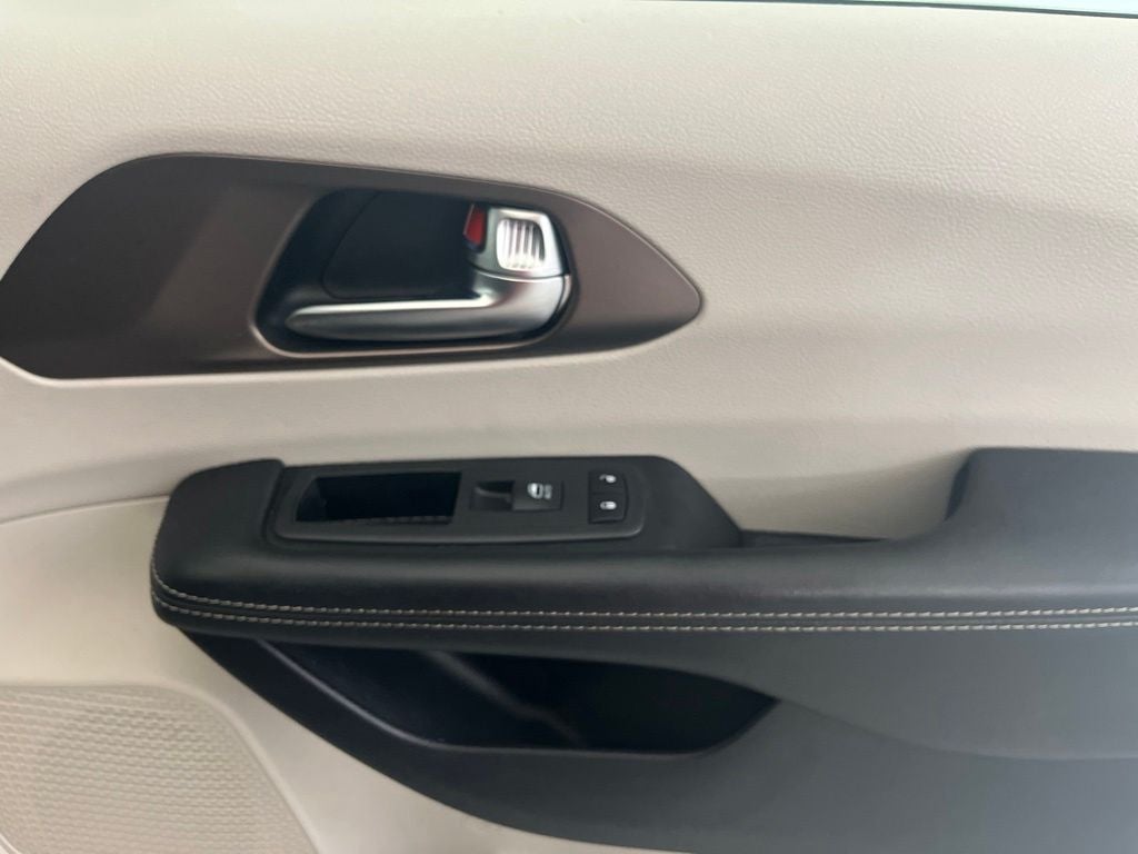 2020 Chrysler Voyager LXI