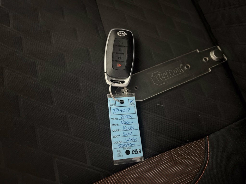 2024 Nissan Kicks SR