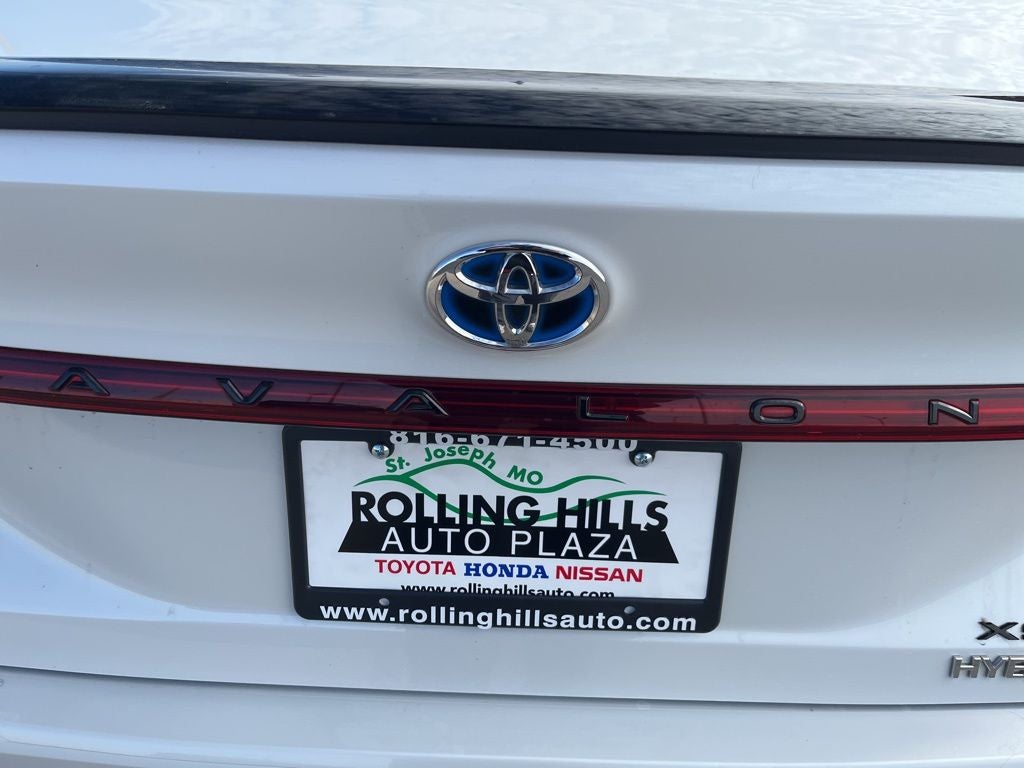 2019 Toyota Avalon Hybrid XSE