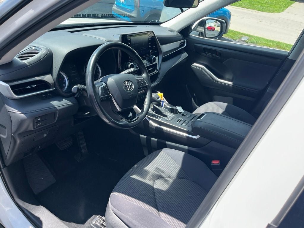 2020 Toyota Highlander LE