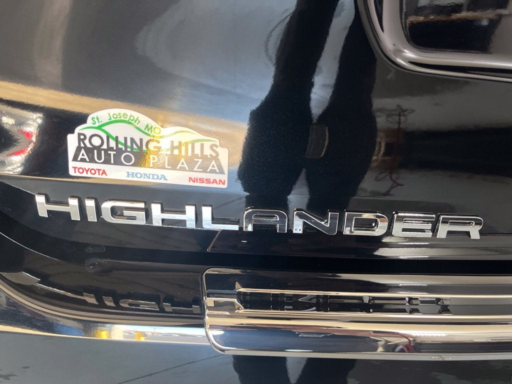 2026 Toyota Highlander Hybrid Platinum