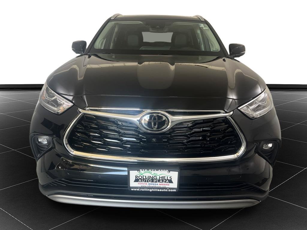 2026 Toyota Highlander Hybrid Platinum