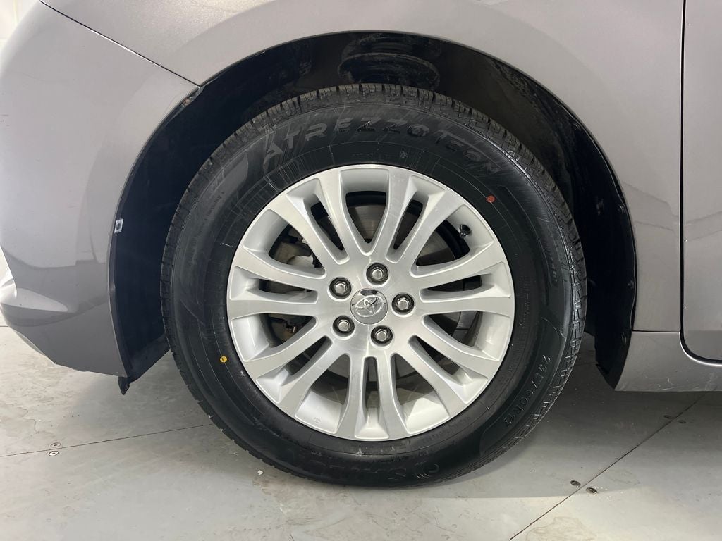 2017 Toyota Sienna XLE 7 Passenger