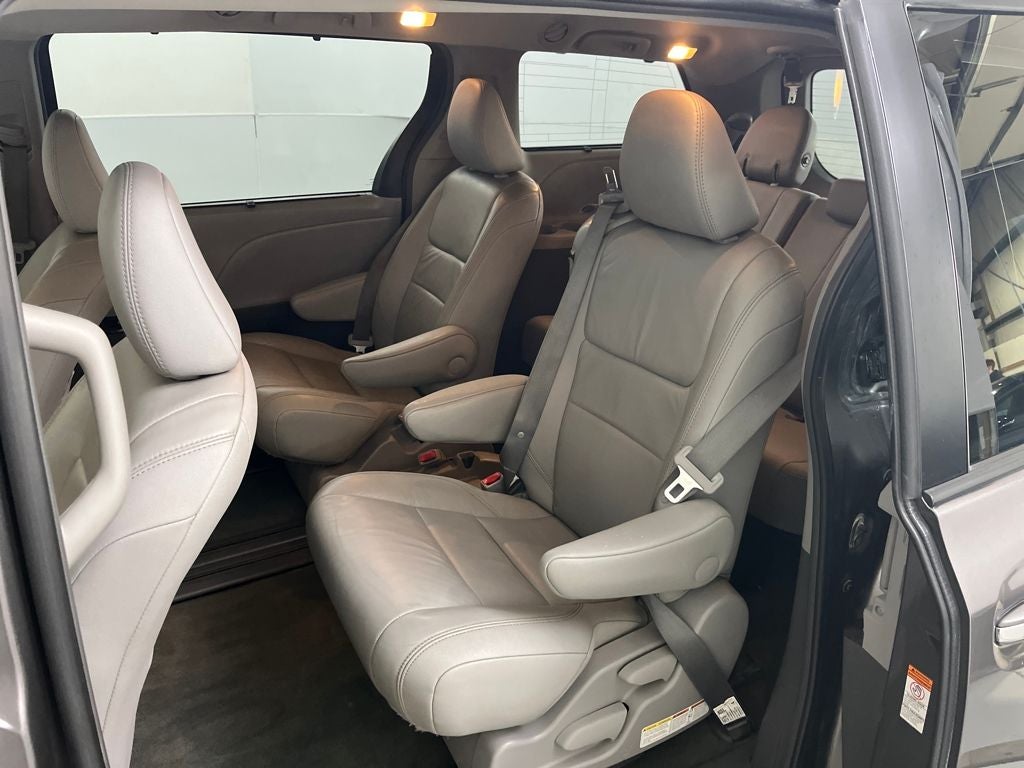 2017 Toyota Sienna XLE 7 Passenger
