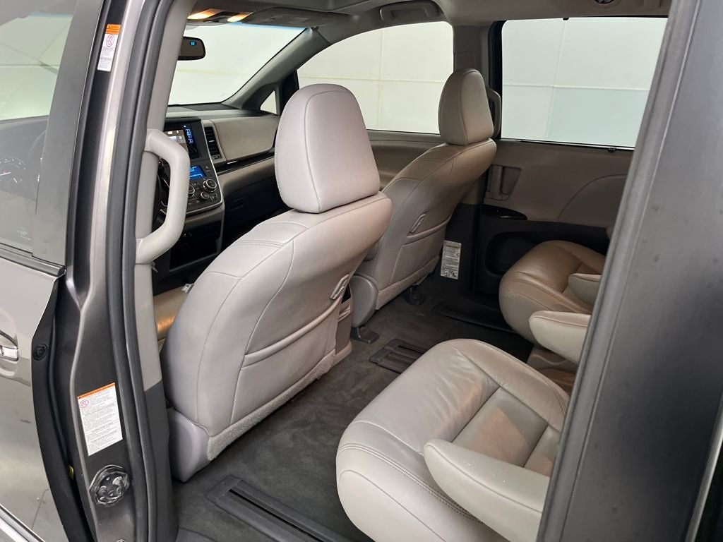 2017 Toyota Sienna XLE 7 Passenger