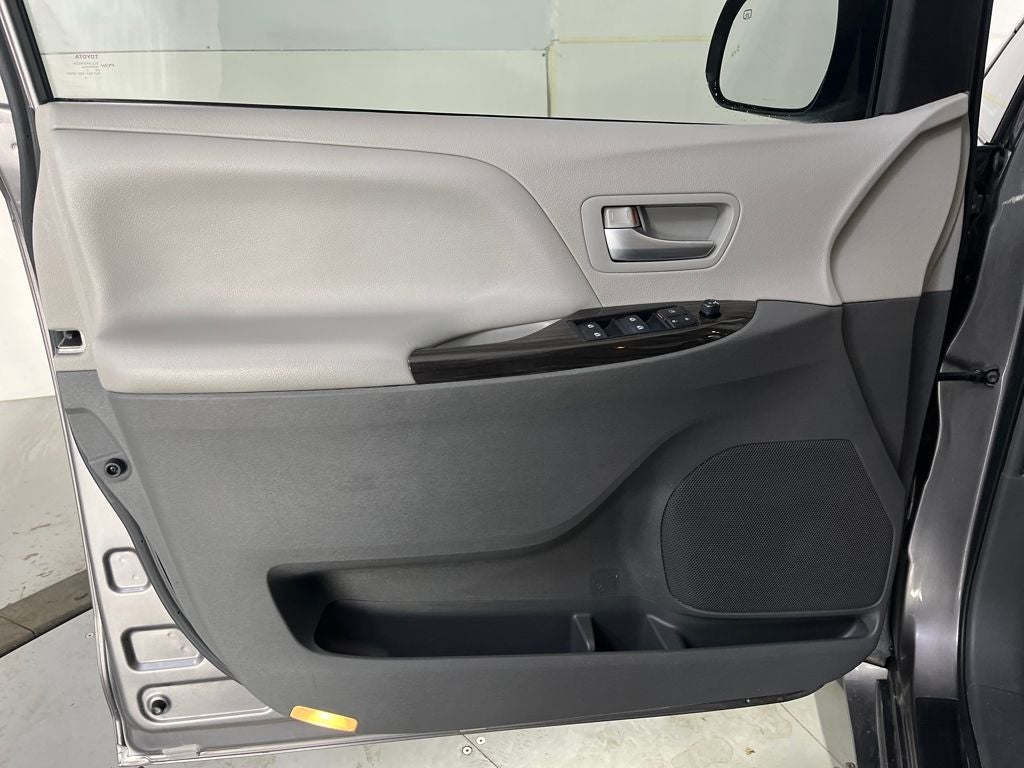 2017 Toyota Sienna XLE 7 Passenger
