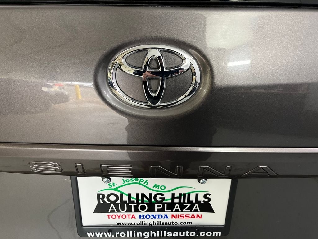 2017 Toyota Sienna XLE 7 Passenger