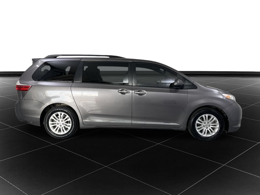 2017 Toyota Sienna XLE 7 Passenger