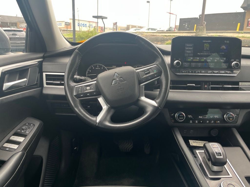 2023 Mitsubishi Outlander SE