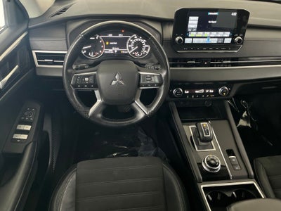 2023 Mitsubishi Outlander SE