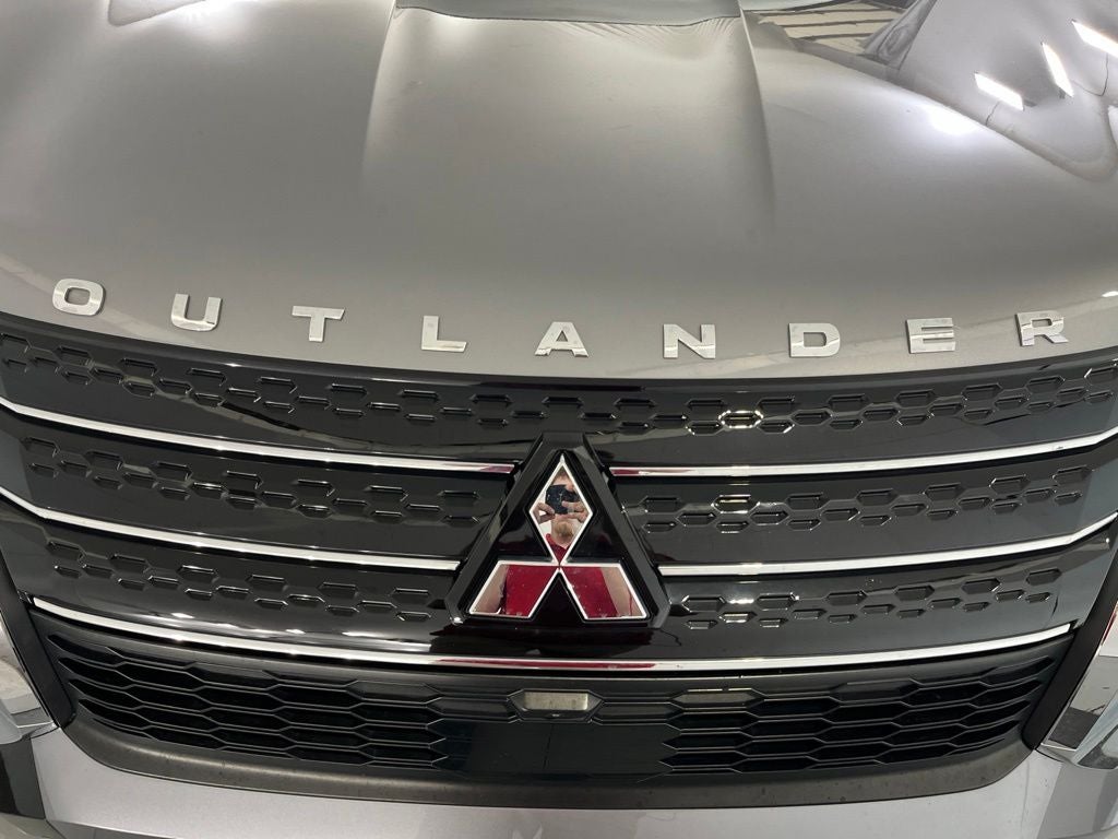 2023 Mitsubishi Outlander SE