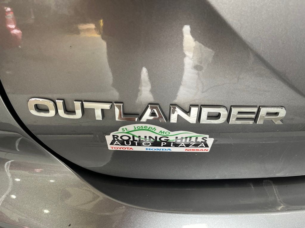 2023 Mitsubishi Outlander SE