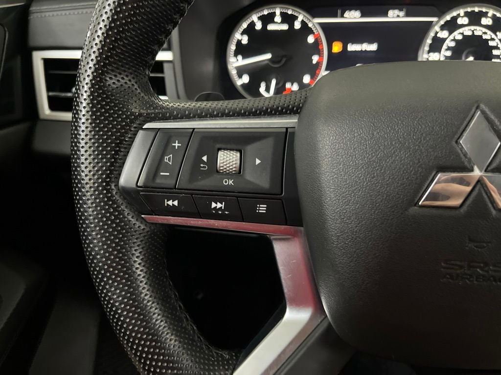 2023 Mitsubishi Outlander SE