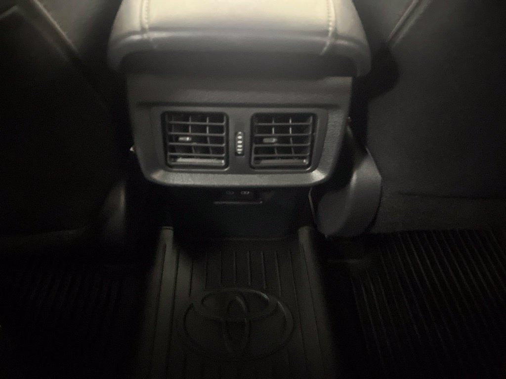 2024 Toyota Venza LE