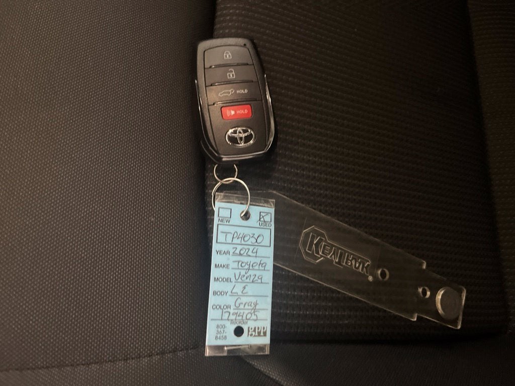 2024 Toyota Venza LE