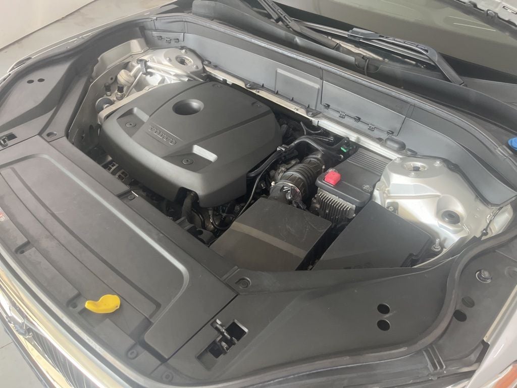 2017 Volvo XC90 T6 Momentum