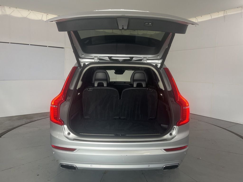 2017 Volvo XC90 T6 Momentum