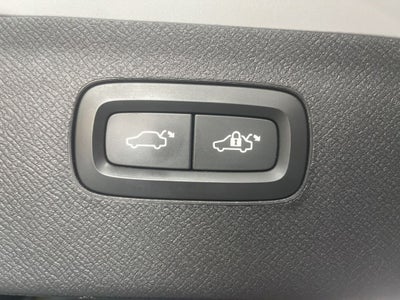2017 Volvo XC90 T6 Momentum