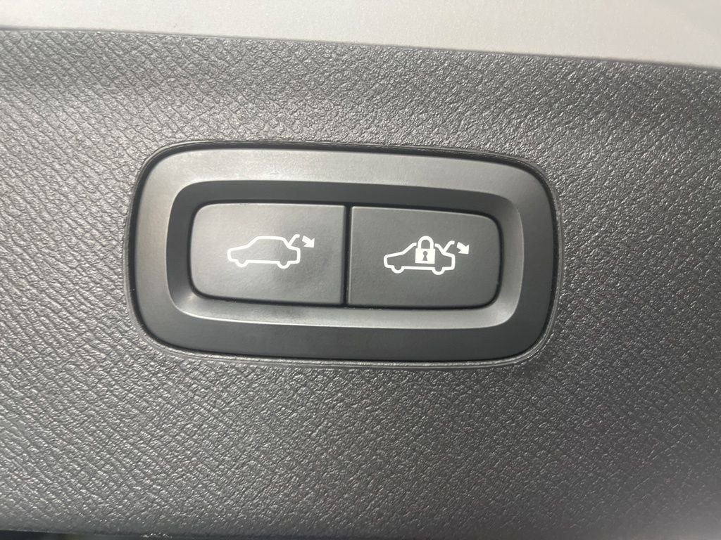 2017 Volvo XC90 T6 Momentum