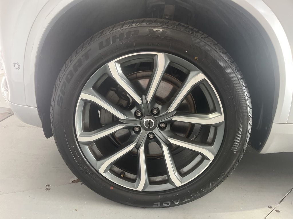 2017 Volvo XC90 T6 Momentum