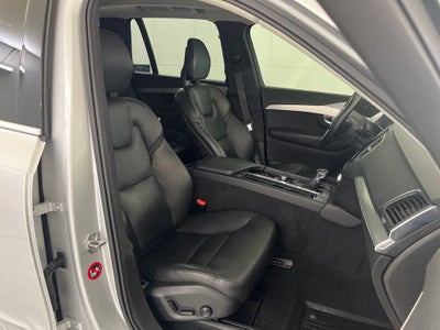 2017 Volvo XC90 T6 Momentum