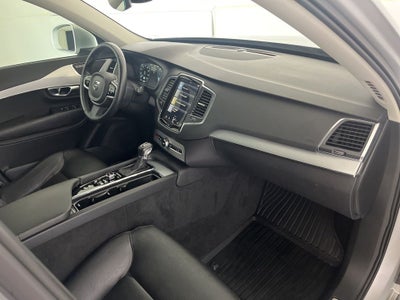 2017 Volvo XC90 T6 Momentum