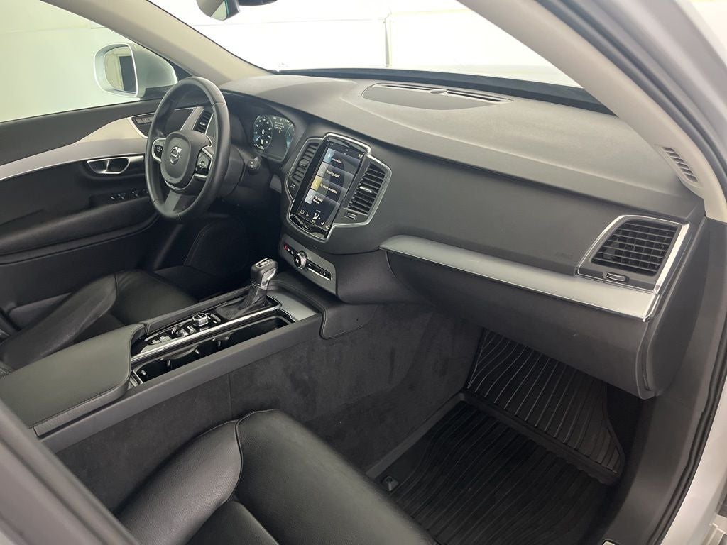 2017 Volvo XC90 T6 Momentum
