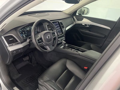 2017 Volvo XC90 T6 Momentum