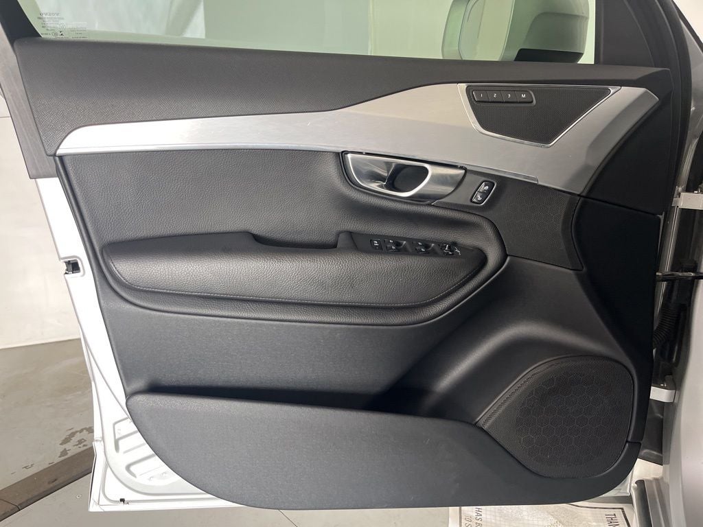 2017 Volvo XC90 T6 Momentum