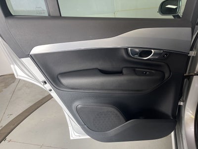 2017 Volvo XC90 T6 Momentum