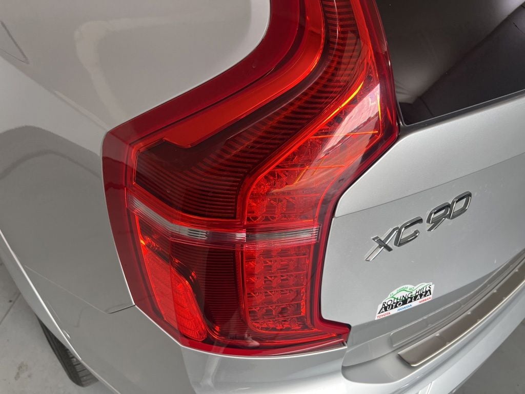 2017 Volvo XC90 T6 Momentum