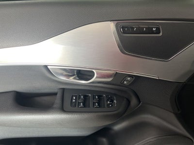 2017 Volvo XC90 T6 Momentum