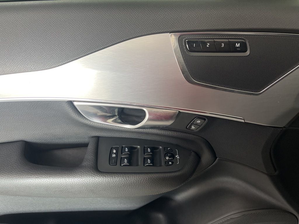 2017 Volvo XC90 T6 Momentum