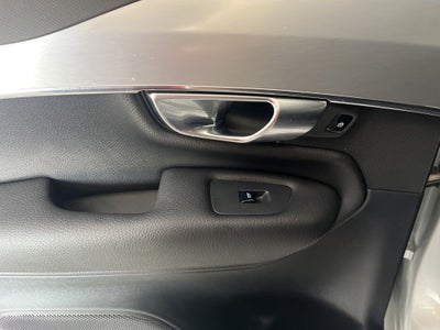 2017 Volvo XC90 T6 Momentum