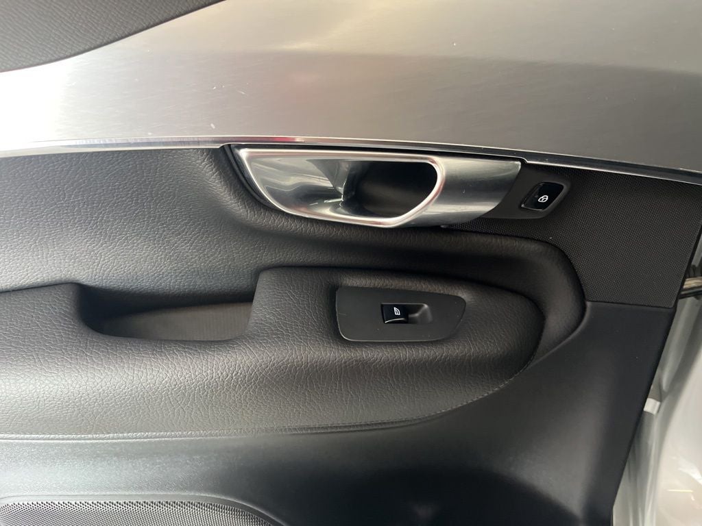 2017 Volvo XC90 T6 Momentum