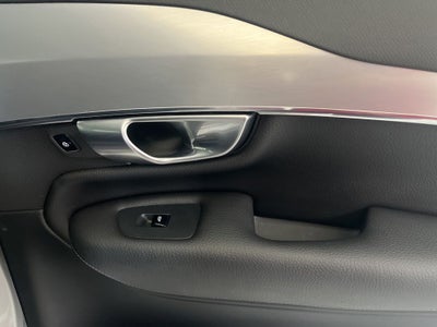 2017 Volvo XC90 T6 Momentum